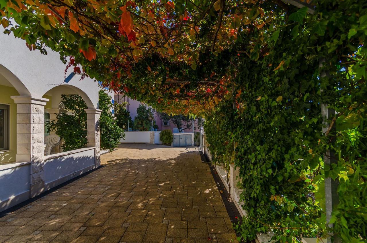 Apartments Palm Tree Trogir Ngoại thất bức ảnh